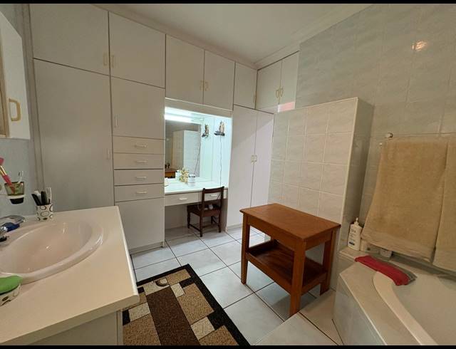 2 BEDROOM TOWNHOUSE FOR SALE IN THREE RIVERS EAST